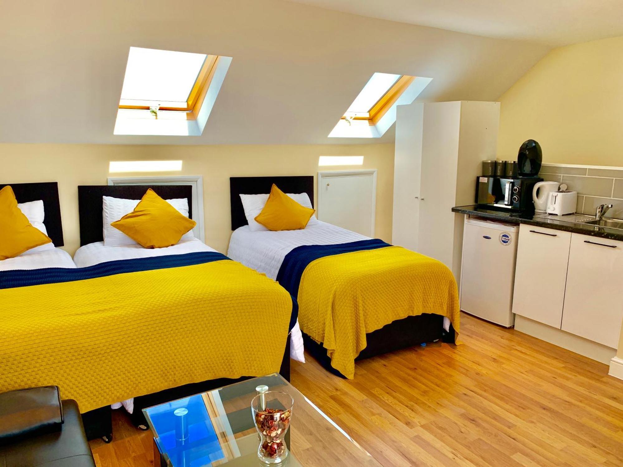London Studio Apartments, Private Bathroom, Kitchenette, Parking, Np7 Kültér fotó