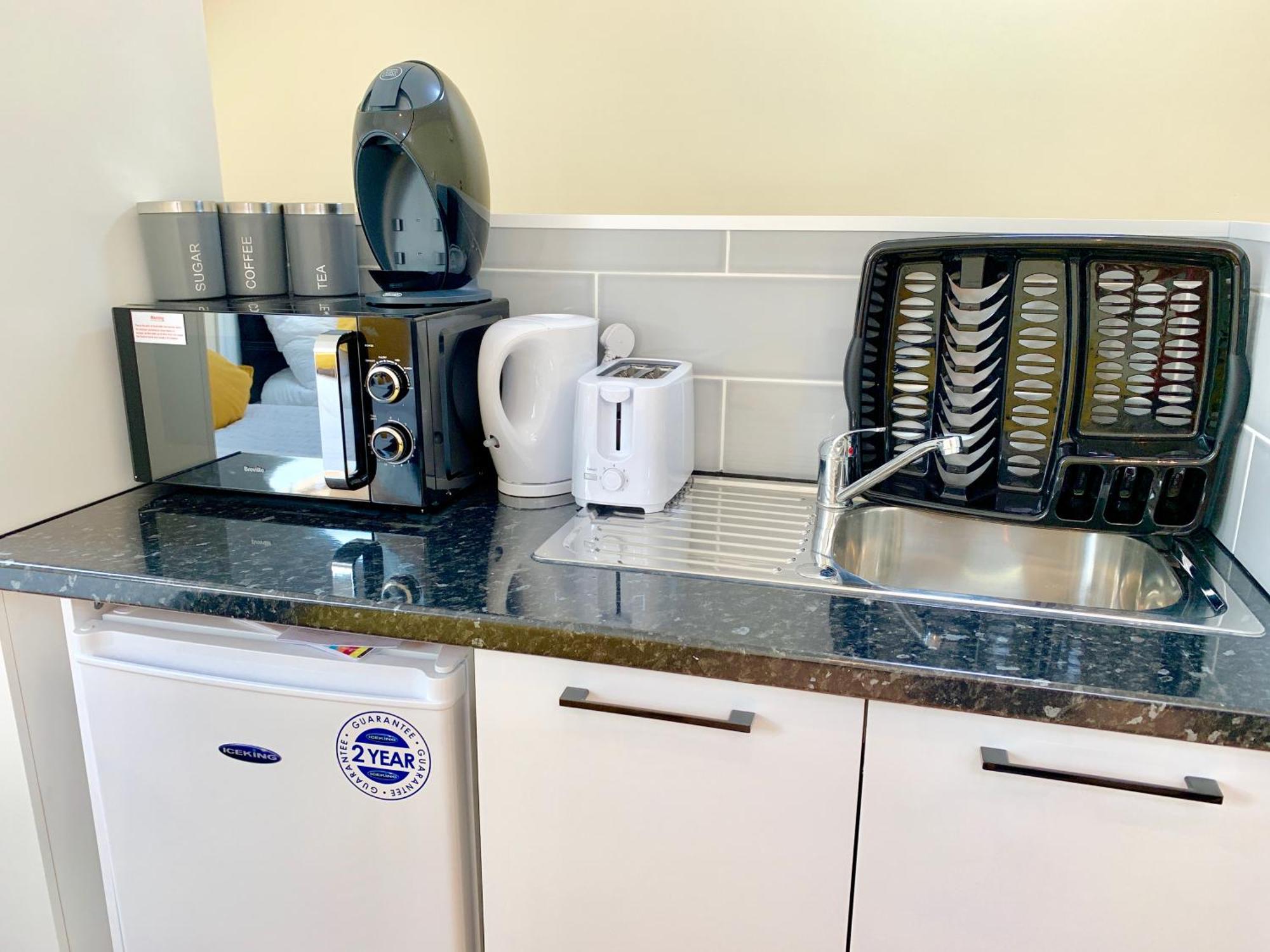 London Studio Apartments, Private Bathroom, Kitchenette, Parking, Np7 Kültér fotó