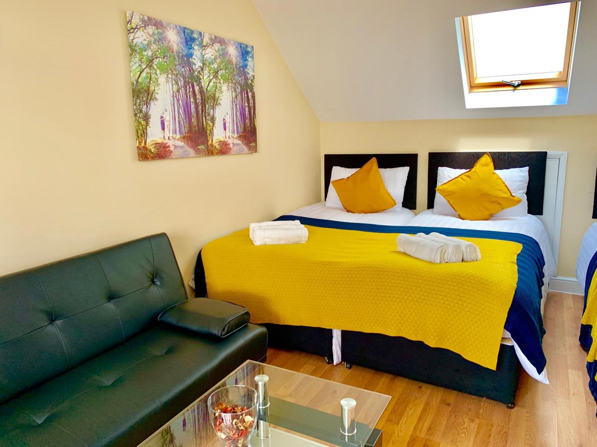 London Studio Apartments, Private Bathroom, Kitchenette, Parking, Np7 Kültér fotó