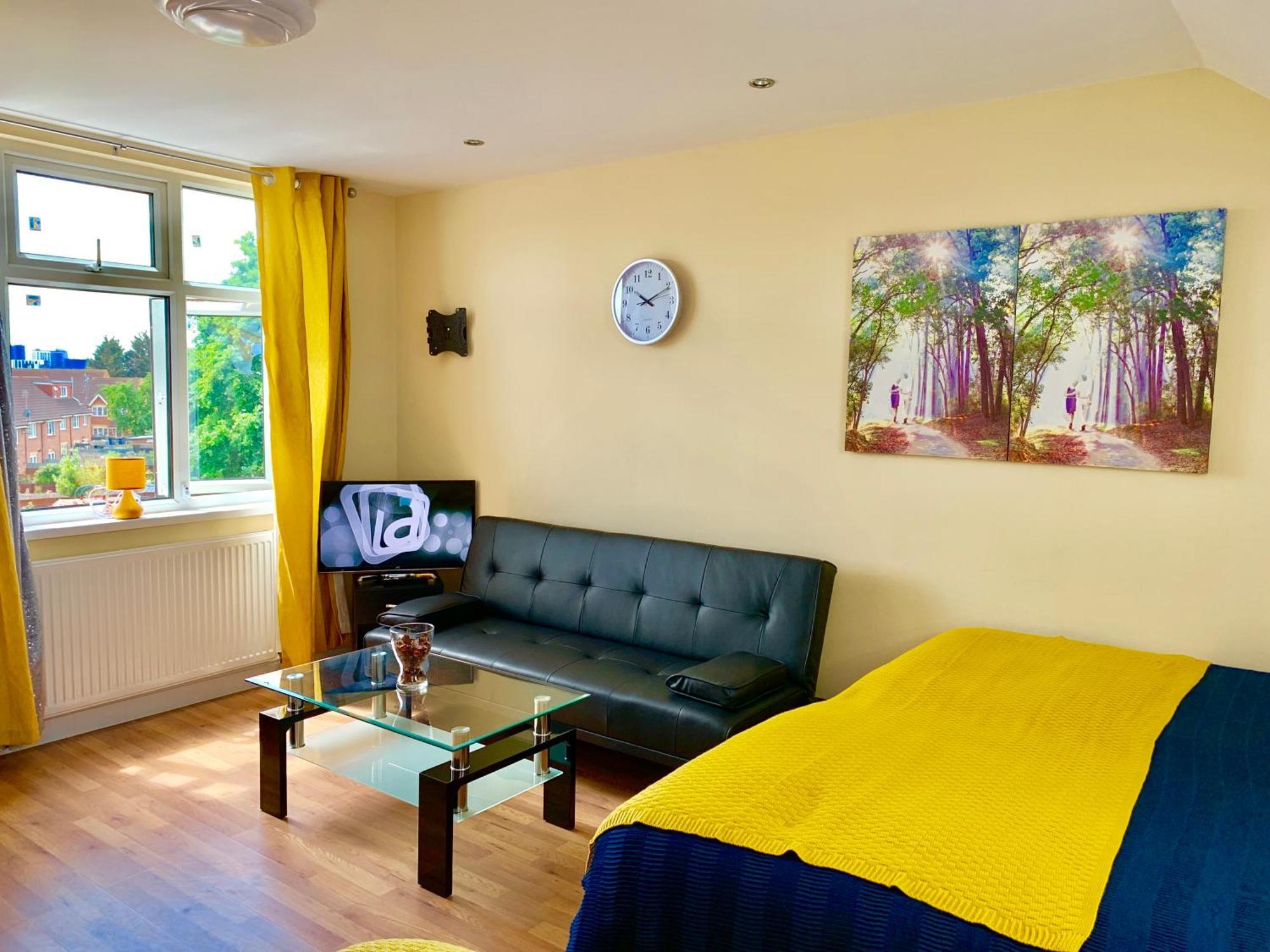 London Studio Apartments, Private Bathroom, Kitchenette, Parking, Np7 Kültér fotó