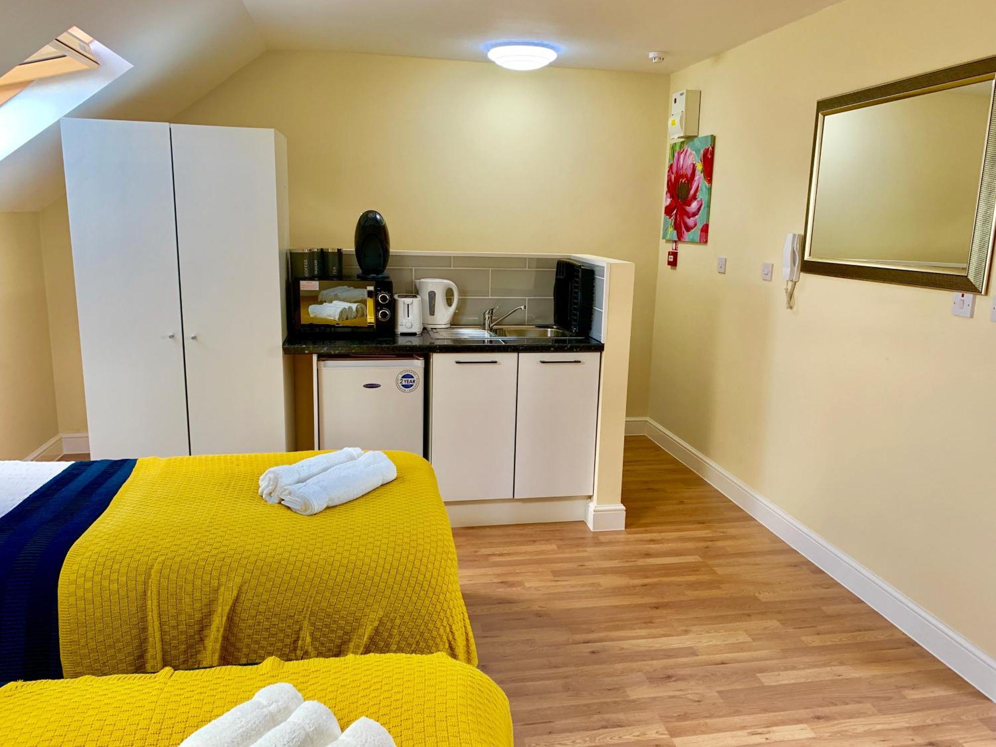 London Studio Apartments, Private Bathroom, Kitchenette, Parking, Np7 Kültér fotó
