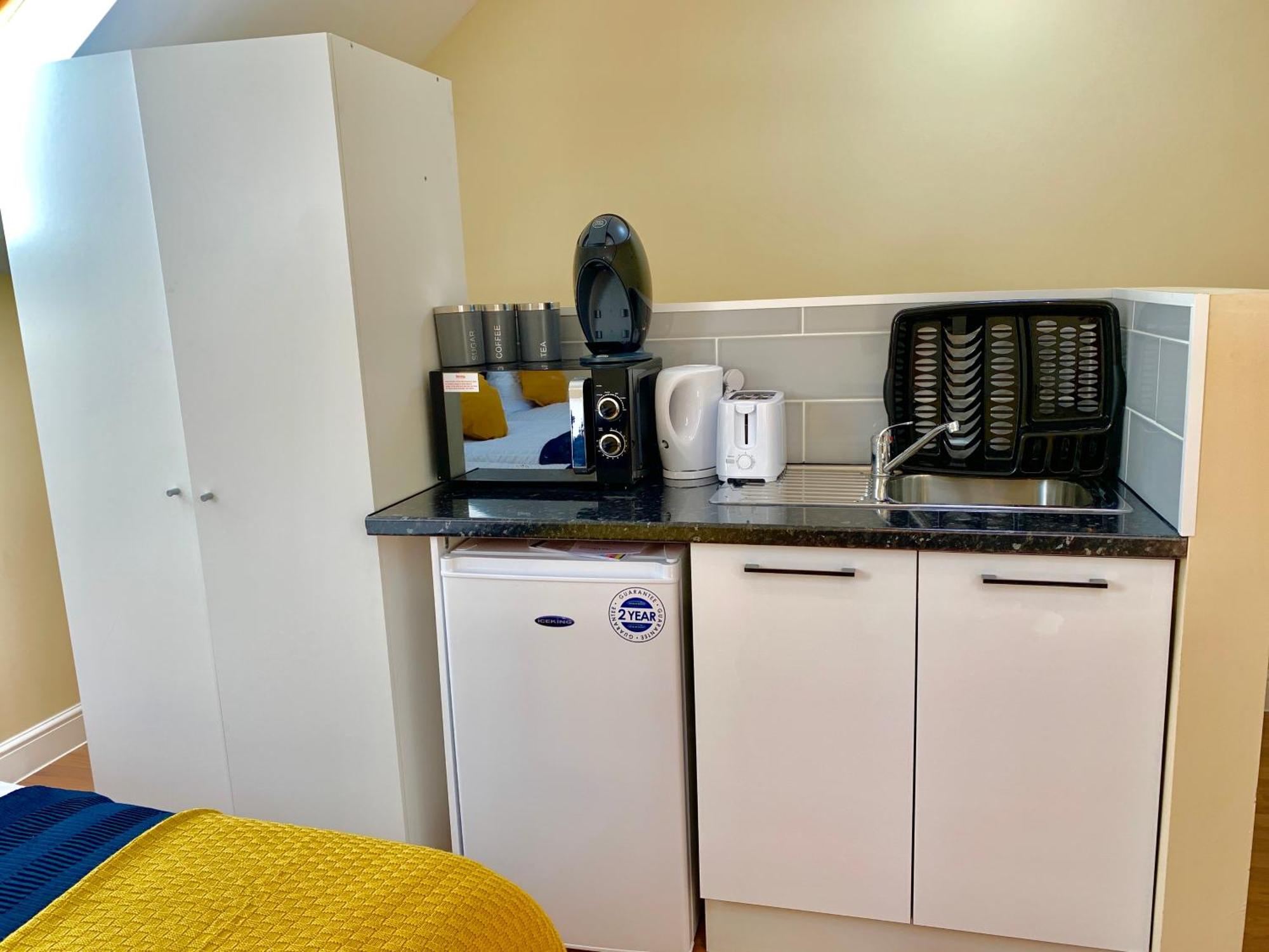 London Studio Apartments, Private Bathroom, Kitchenette, Parking, Np7 Kültér fotó