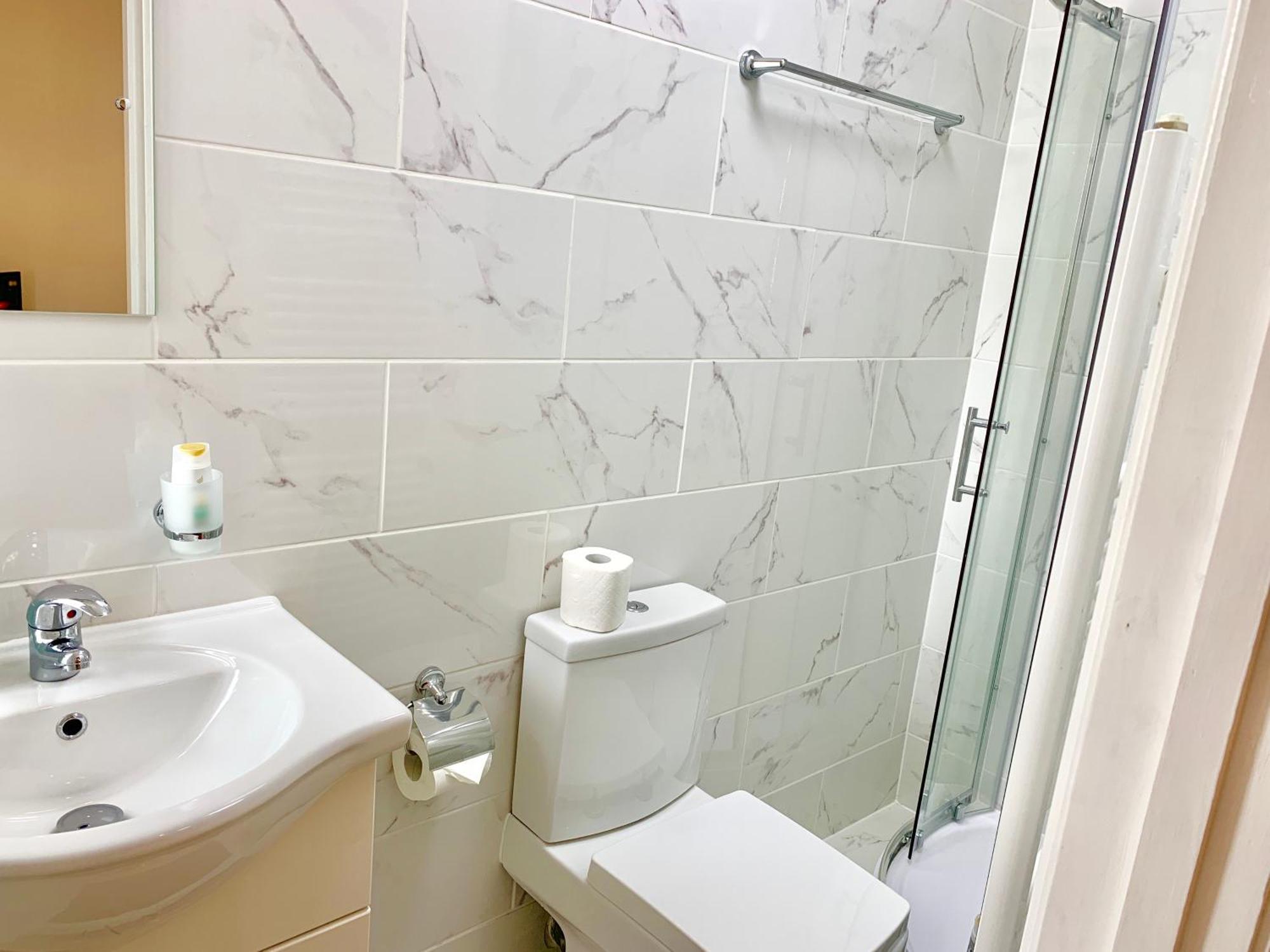 London Studio Apartments, Private Bathroom, Kitchenette, Parking, Np7 Kültér fotó